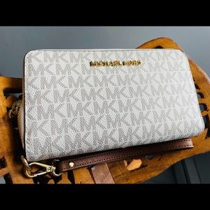 🌻NWT Michael Kors🌻 Jet Set Travel Large Wallet